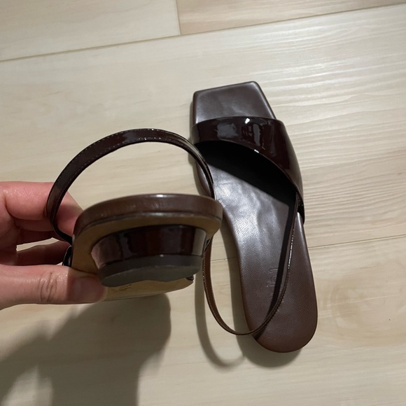 Tibi Avi Crinkle Patent Asymmetric Flat size 37.5 / 7.5 - Picture 10 of 12